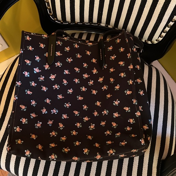 Coach Shark Tote - Picture 4 of 5